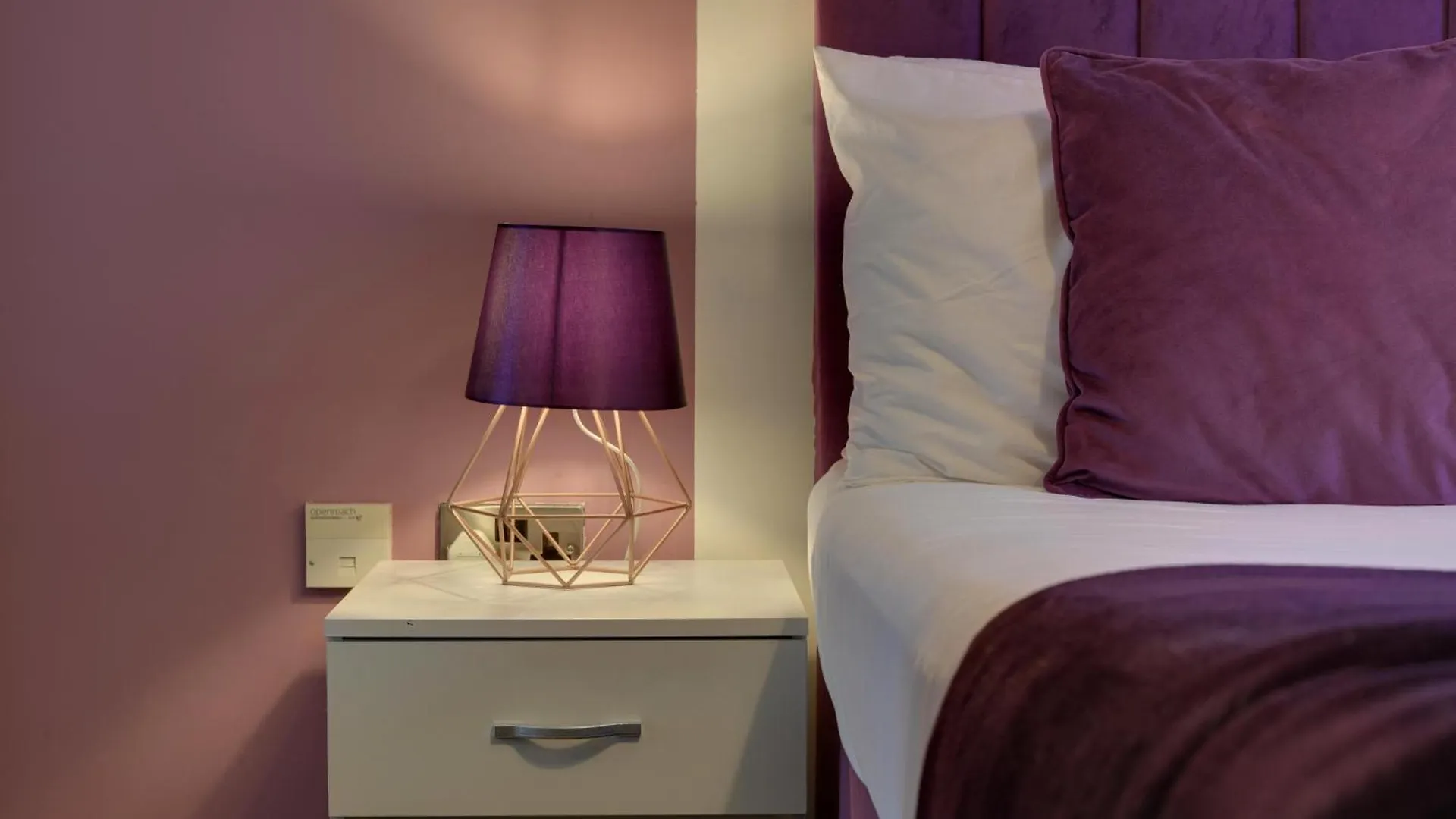 Stylish 2 Bed Apt 104 - City Centre, Free Parking, Coffee Machine & Netflix - Hosted By Stay Host Save Sheffield Royaume-Uni
