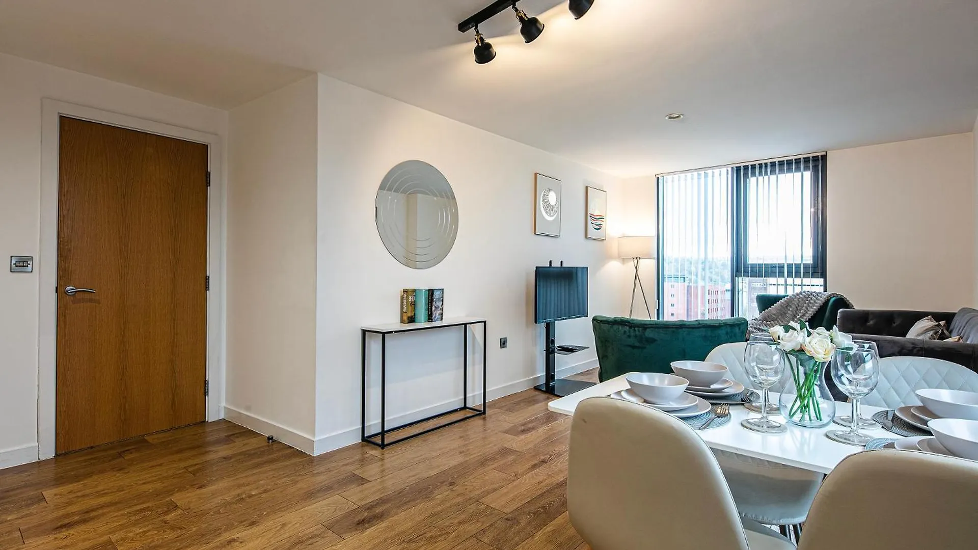 Stylish 2 Bed Apt 104 - City Centre, Free Parking, Coffee Machine & Netflix - Hosted By Stay Host Save Sheffield Appartement