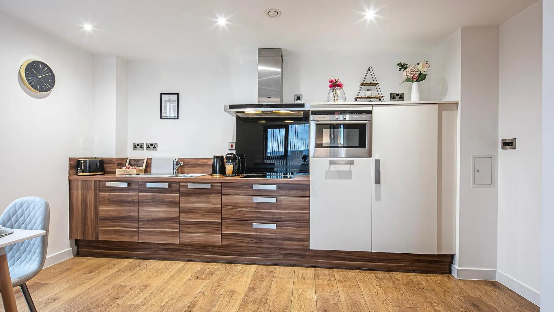 Stylish 2 Bed Apt 104 - City Centre, Free Parking, Coffee Machine & Netflix - Hosted By Stay Host Save Sheffield