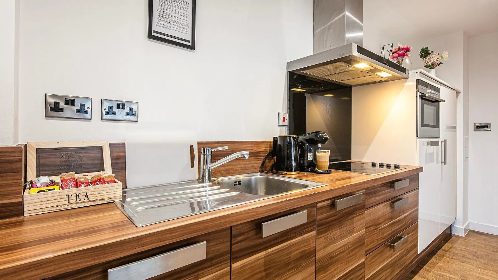 Stylish 2 Bed Apt 104 - City Centre, Free Parking, Coffee Machine & Netflix - Hosted By Stay Host Save Sheffield Royaume-Uni