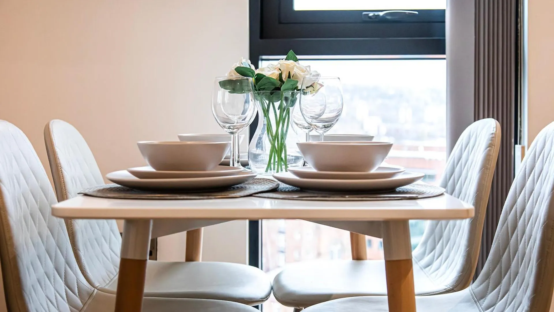 Stylish 2 Bed Apt 104 - City Centre, Free Parking, Coffee Machine & Netflix - Hosted By Stay Host Save Sheffield 0*,  Royaume-Uni