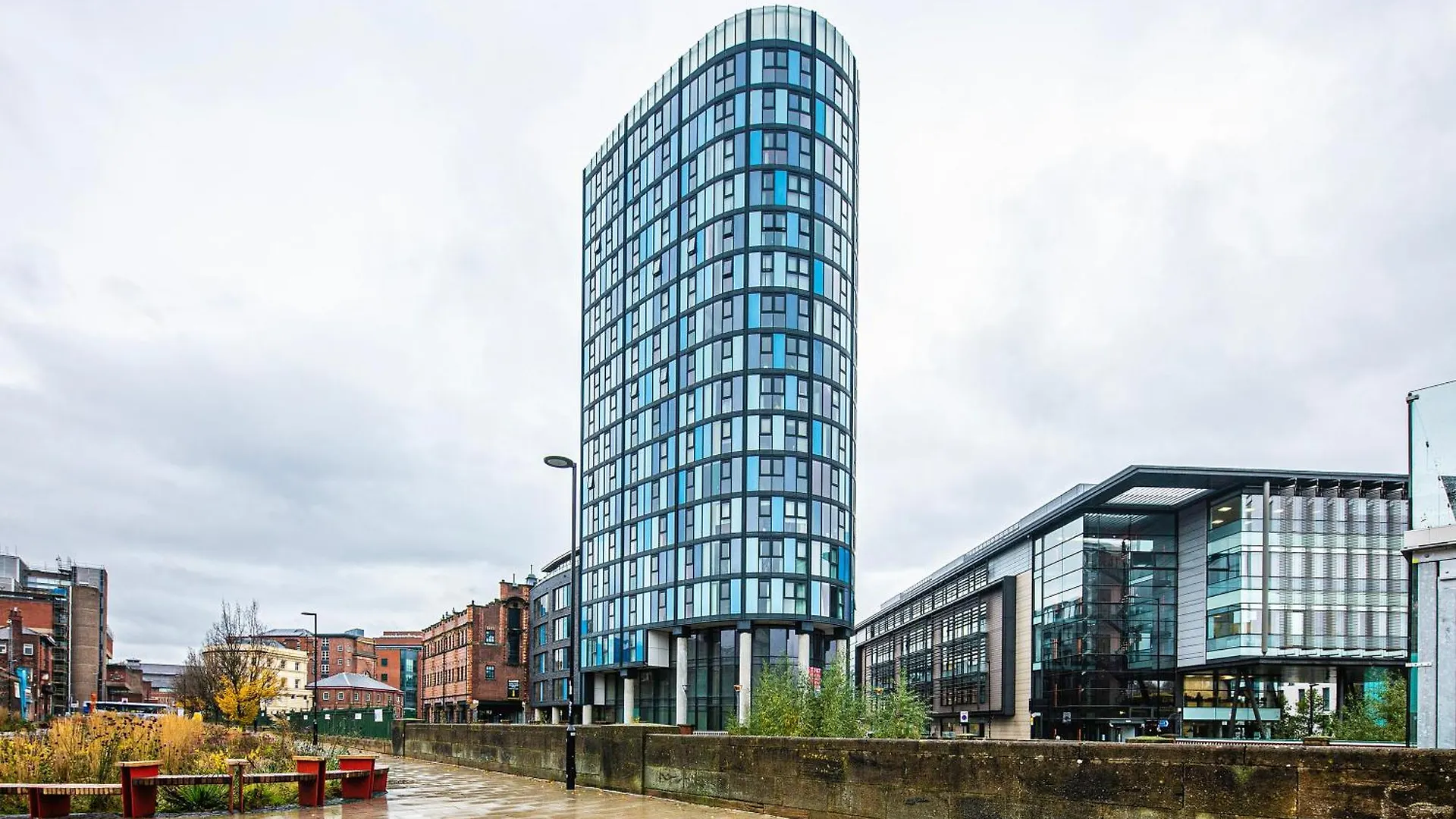 Stylish 2 Bed Apt 104 - City Centre, Free Parking, Coffee Machine & Netflix - Hosted By Stay Host Save Sheffield Appartement